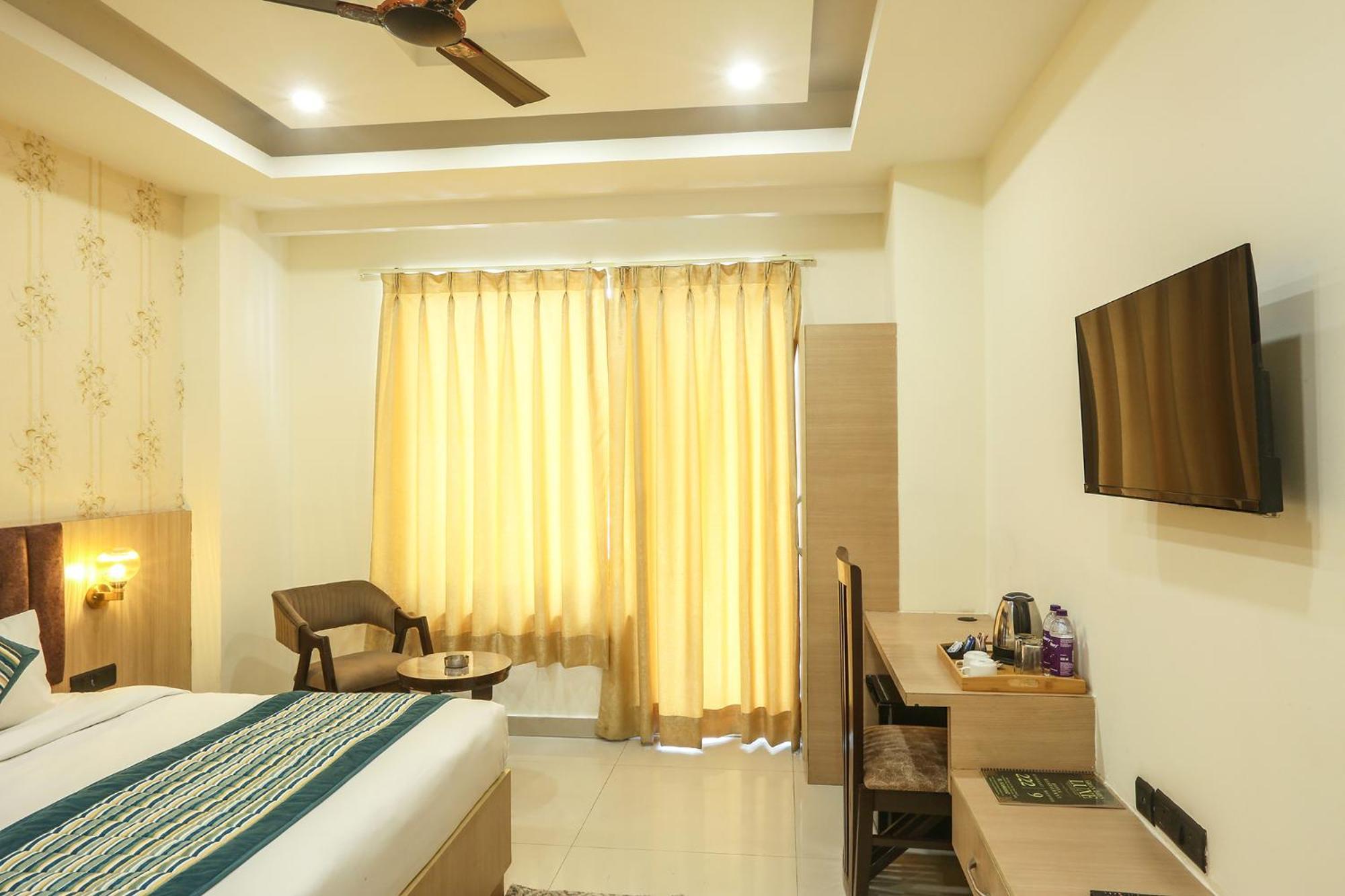 Hotel Green Lotus Luxe Gurgaon Exterior photo